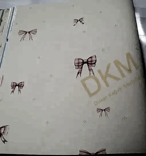 DecoWall Deco Junior 1217-01 fiyonklu pembe Duvar Kağıdı